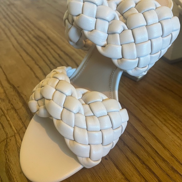 Sandals.. worn one time. Perfect condition - Picture 7 of 9